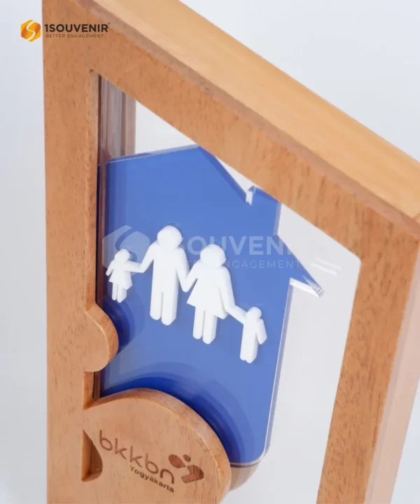 DETAIL-PK448 Wooden Plaque of Appreciation for Private Clinic Contributions