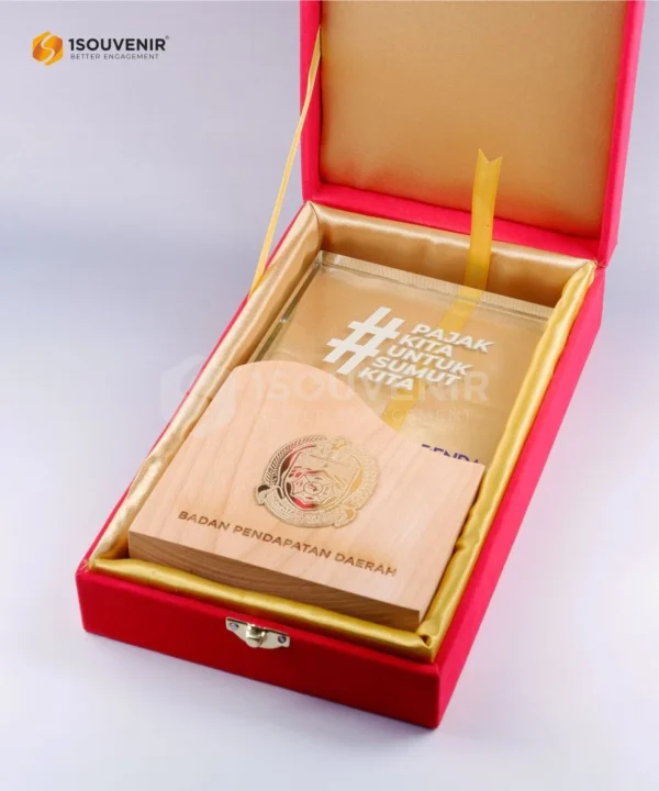 DETAIL2-PKR298 Crystal Plaque of Badan Pendapatan Daerah