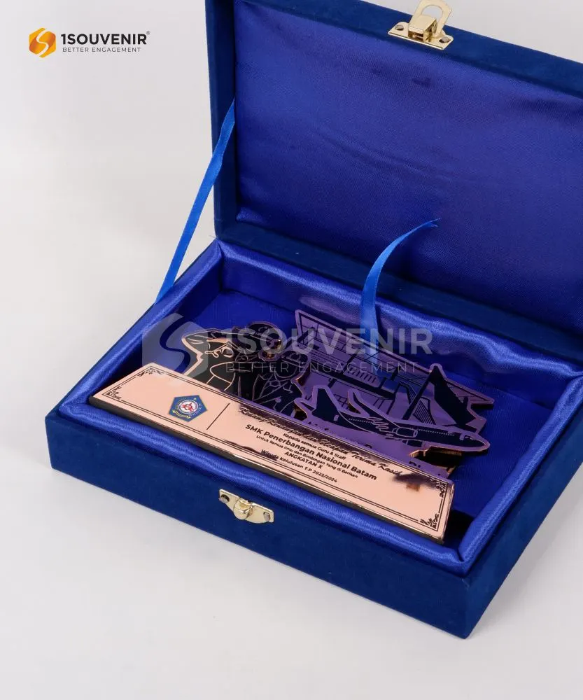 DETAIL2-PL258 Metal Plaque for the Aviation Vocational School