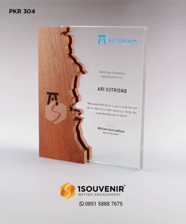 PKR304 Crystal Plaque of Politeknik Astratech