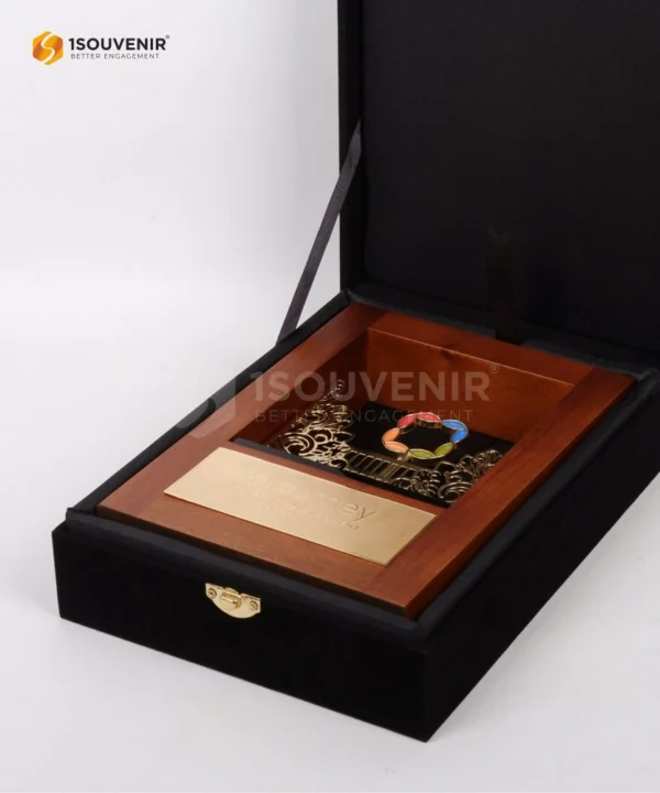 DETAIL2-PF238 Frame Plaque InJourney Tourism
