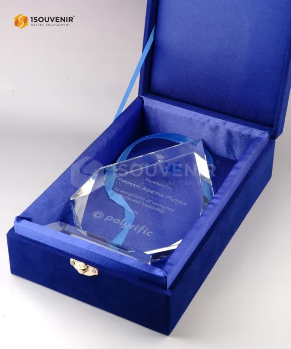 DETAIL2-PKR333 Crystal Plaque Polyrific