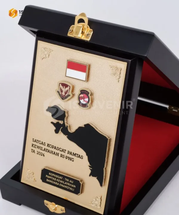DETAIL-PK517 Wooden Plaque Satgas Kopasgat Pamtas