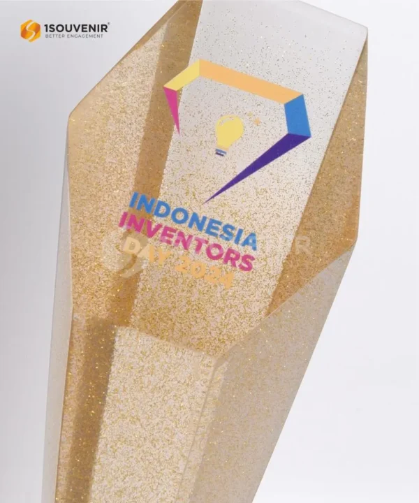 DETAIL-PP301 Trophy International Young Investors