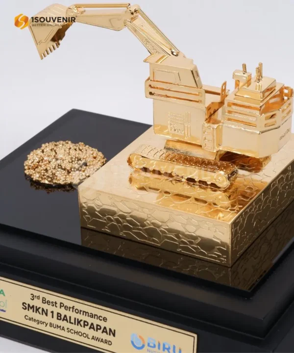 DETAIL-SM505 Miniature BUMA School Award