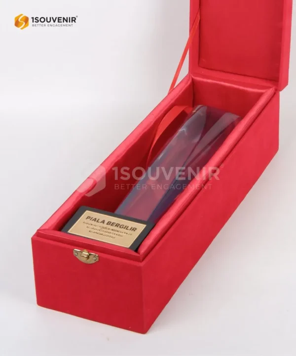 DETAIL2-TB246 Trophy Porseni RW 09