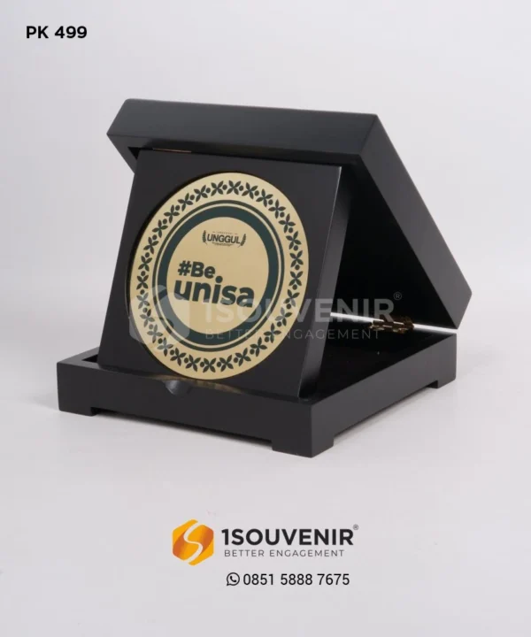 PK499 Wooden Plaque Universitas Aisyiyah