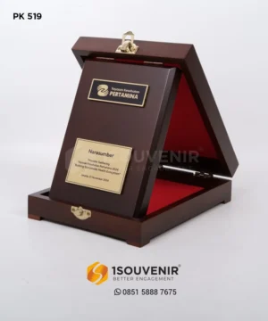 PK519 Wooden Plaque Provider Gathering
