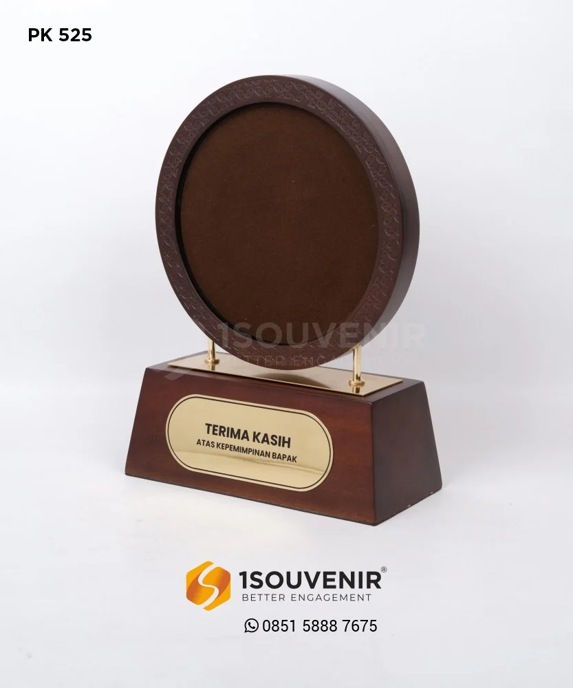 PK525 Wooden Plaque Leadership