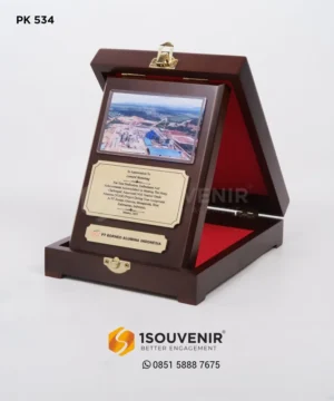 PK534 Wooden Plaque Borneo Alumina Indonesia