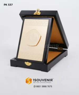 PK537 Wooden Plaque Universitas Tanjungpura