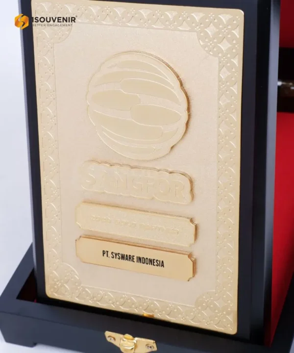 DETAIL-PK547 Wooden Plaque Gold Partner