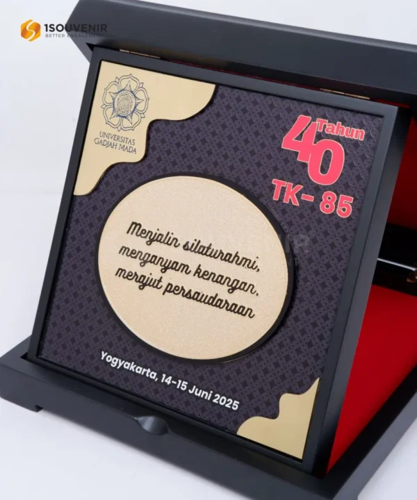 DETAIL-PK573 Wooden Plaque TK-85 UGM