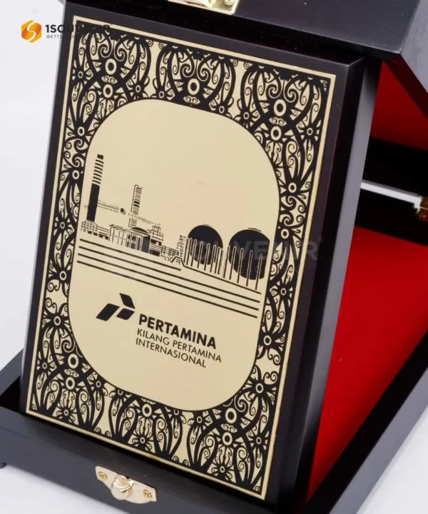 DETAIL-PK578 Wooden Plaque Kilang Pertamina Internasional