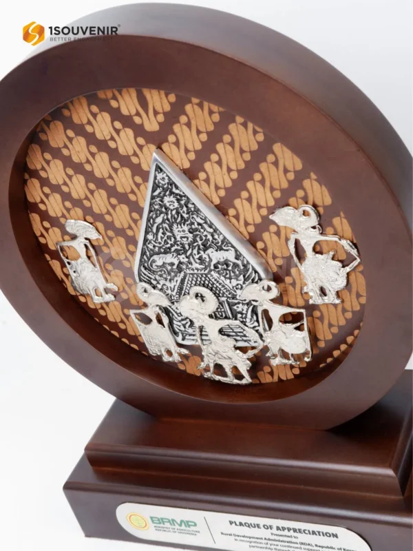 DETAIL-PK592 Wooden Plaque Kementerian Pertanian RI
