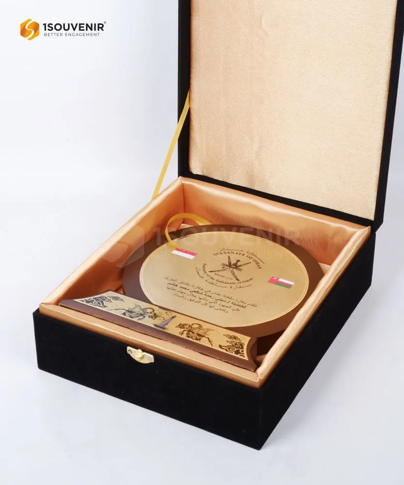 DETAIL2-PK546 Wooden Plaque Embasy of The Sultanate