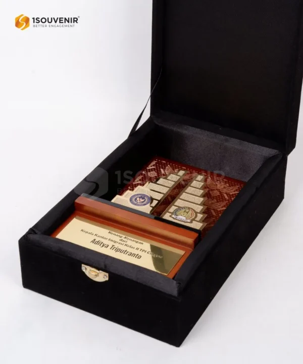 DETAIL2-PK567 Wooden Plaque TPI Cilgeon