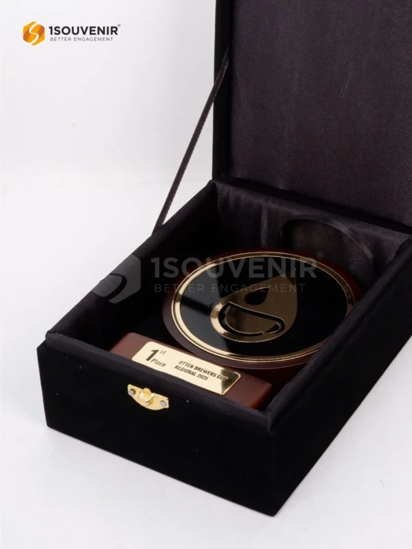 DETAIL2-PK590 Wooden Plaque Otten Brewers Cup