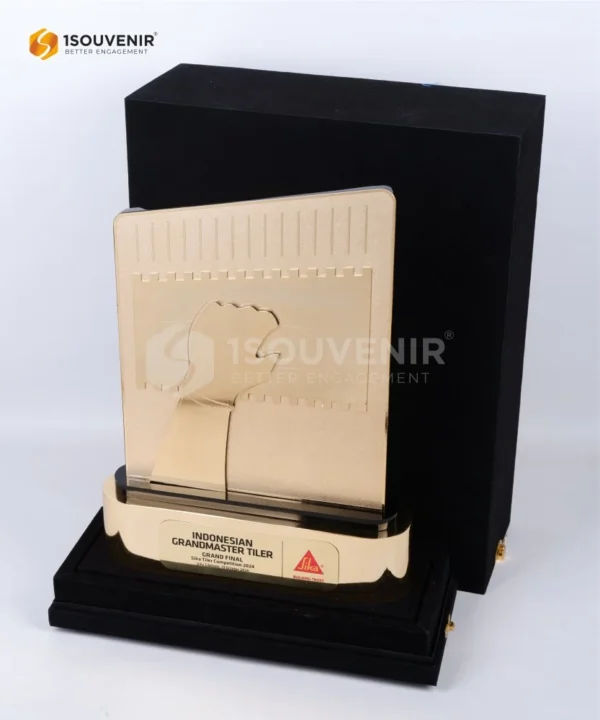 DETAIL2-PP313 Trophy Indonesian Grandmaster Tiler