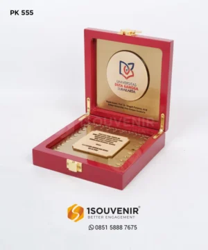 PK555 Wooden Plaque Universitas Duta Bangsa