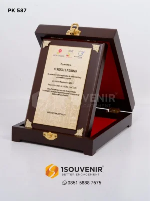 PK587 Wooden Plaque Medco EP Tarakan