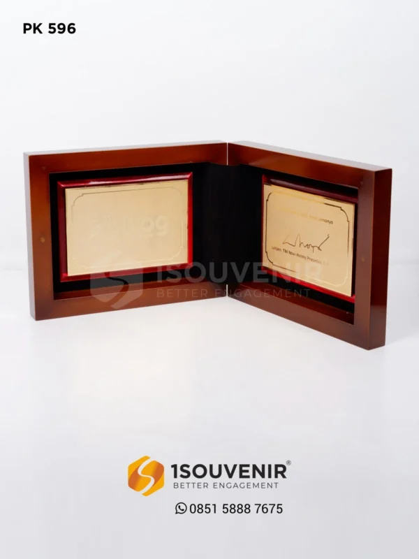 PK596 Wooden Plaque Bulog