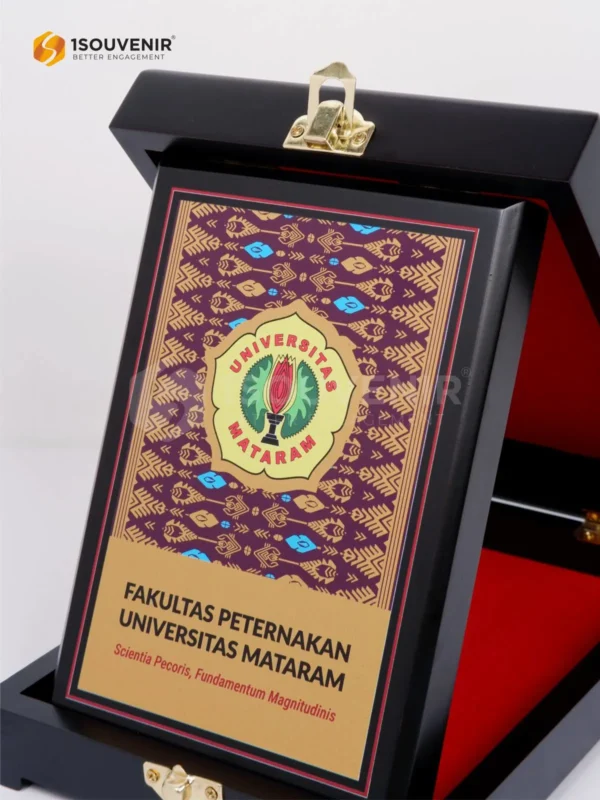 DETAIL-PK598 Wooden Plaque Faculty of Animal Science