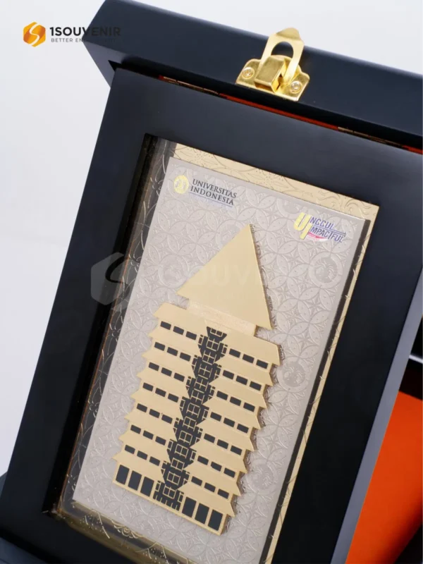DETAIL-PK601 Wooden Plaque Universitas Indonesia