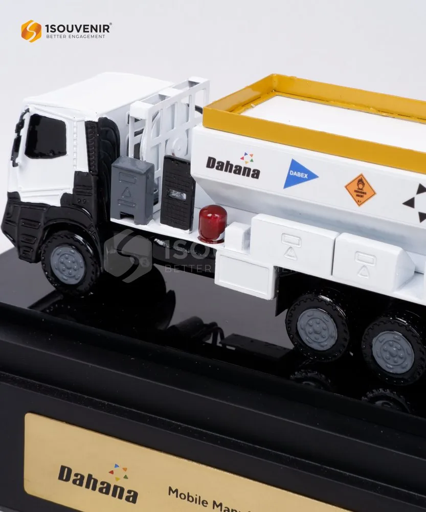 DETAIL-SM544 Miniature Mobile Manufacturing Truck