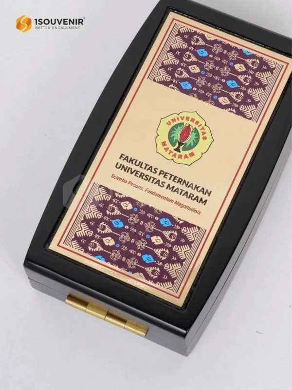 DETAIL2-PK603 Wooden Plaque Mataram University