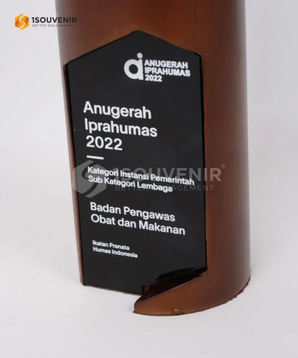 DETAIL2-PP323 Trophy Anugerah IPRAHUMAS
