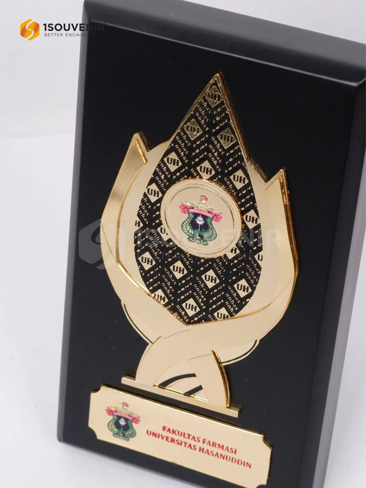 DETAIL-PK630 Wooden Plaque Universitas Hasanuddin