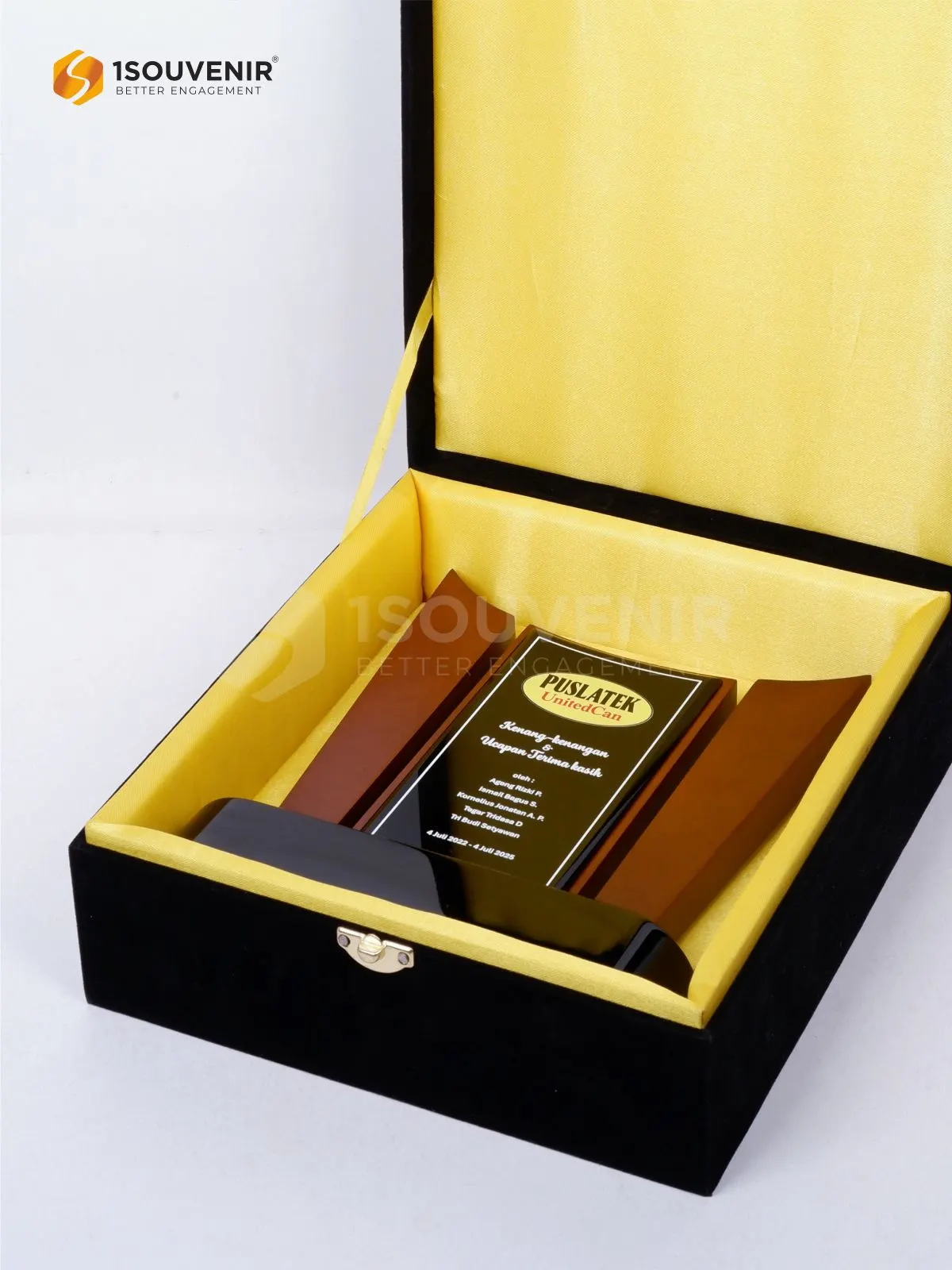 DETAIL2-PK616 Wooden Plaque Puslatek UnitedCan