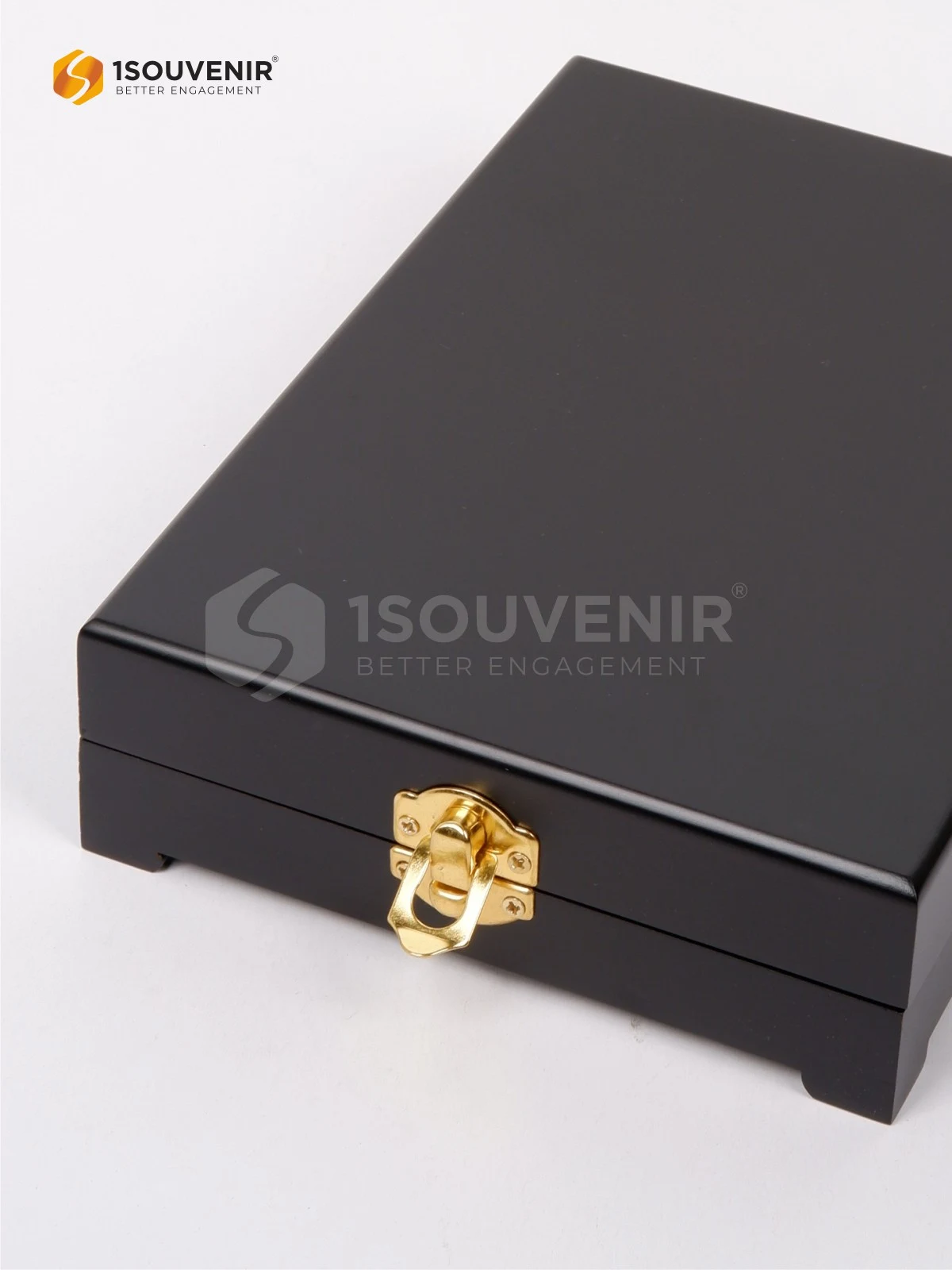 DETAIL2-PK626 Wooden Plaque Regate Dribble