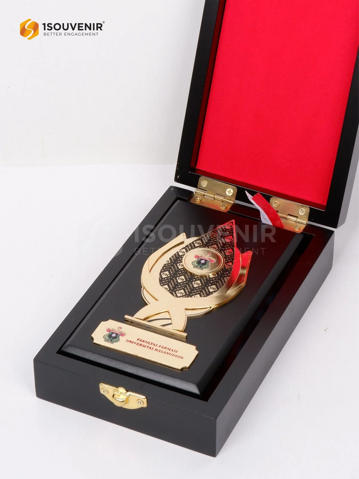 DETAIL2-PK630 Wooden Plaque Universitas Hasanuddin