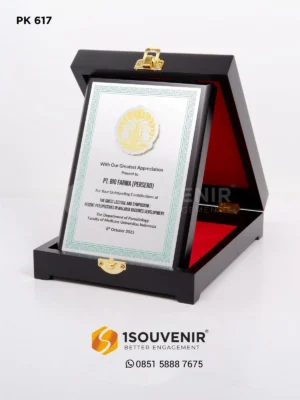 PK617 Wooden Plaque Parasitology Departement