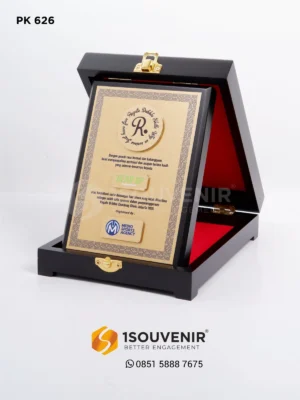 PK626 Wooden Plaque Regate Dribble