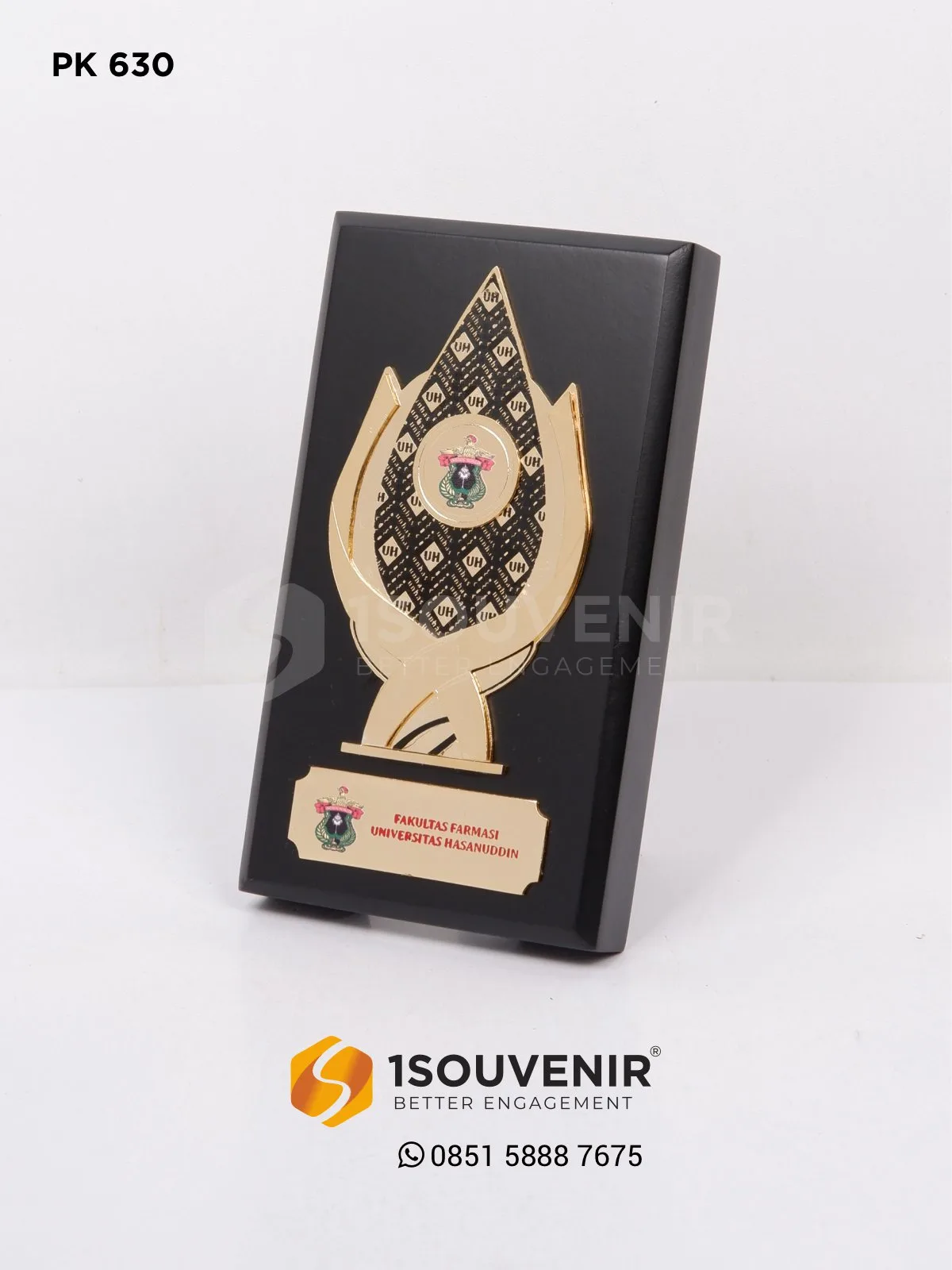 PK630 Wooden Plaque Universitas Hasanuddin