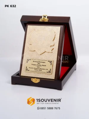 PK632 Wooden Plaque Penatris Participant