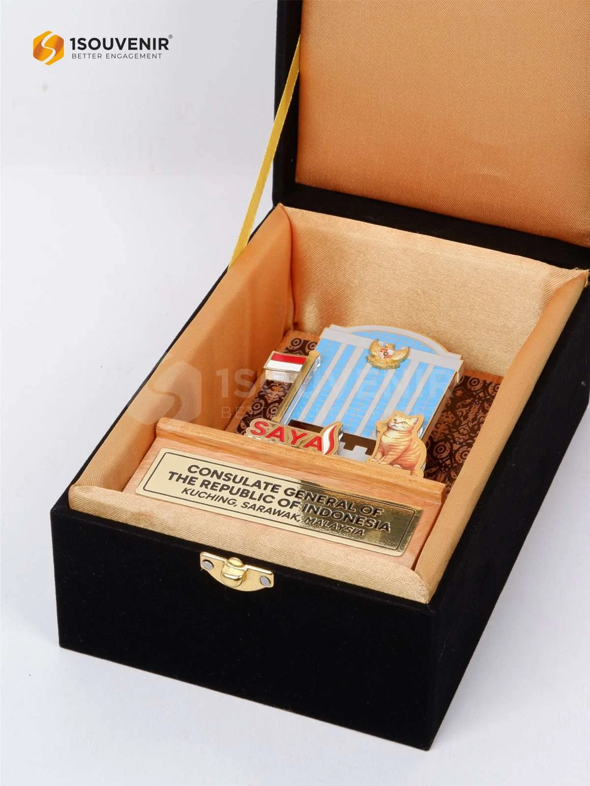 DETAIL2-PK640 Wooden Plaque KJRI Kuching