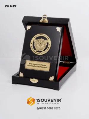 PK639 Wooden Plaque Bea Cukai Madya