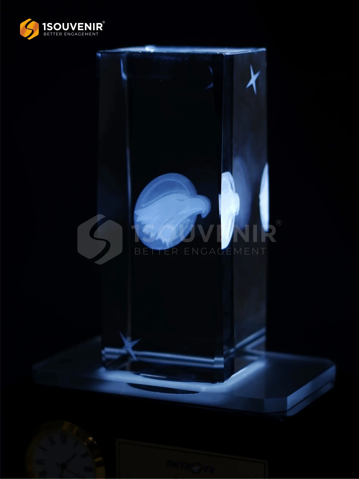 DETAIL-PKR350 Crystal Plaque Metro TV