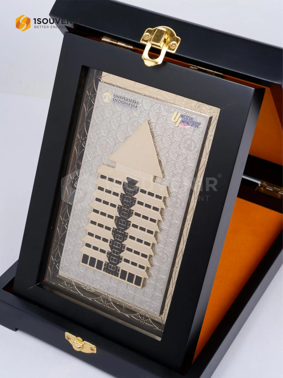 DETAIL-PK643 Wooden Plaque Universitas Indonesia