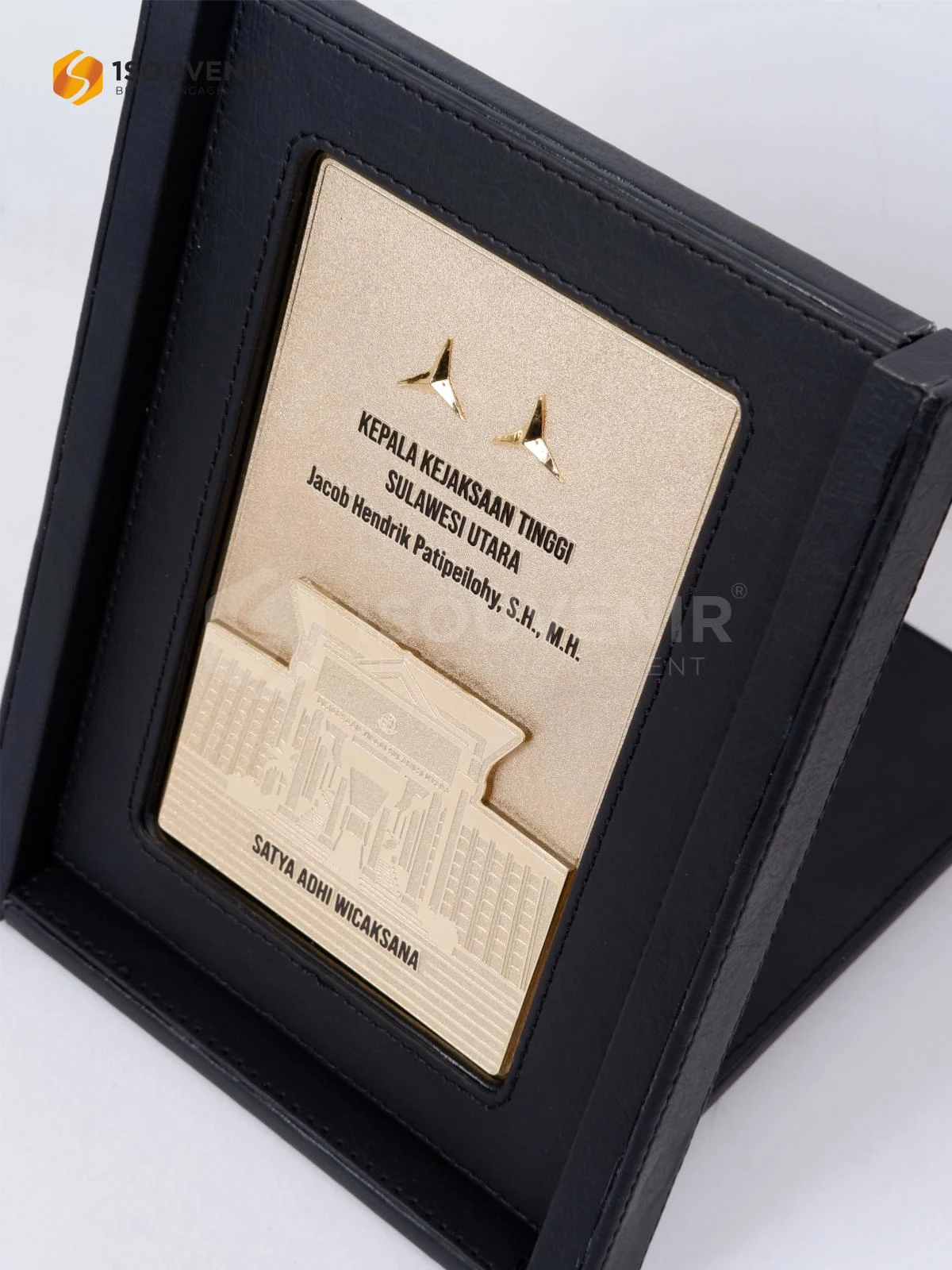 DETAIL-PK646 Wooden Plaque Chief Prosecutor